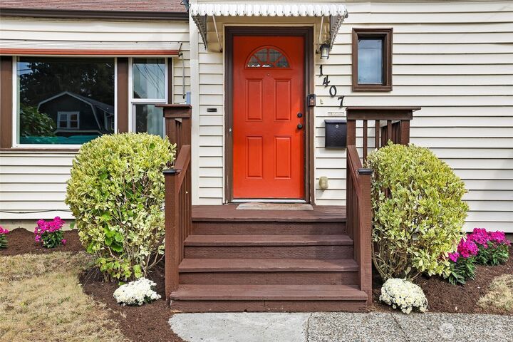 Property Photo: 1407 S 41st Street WA 98418