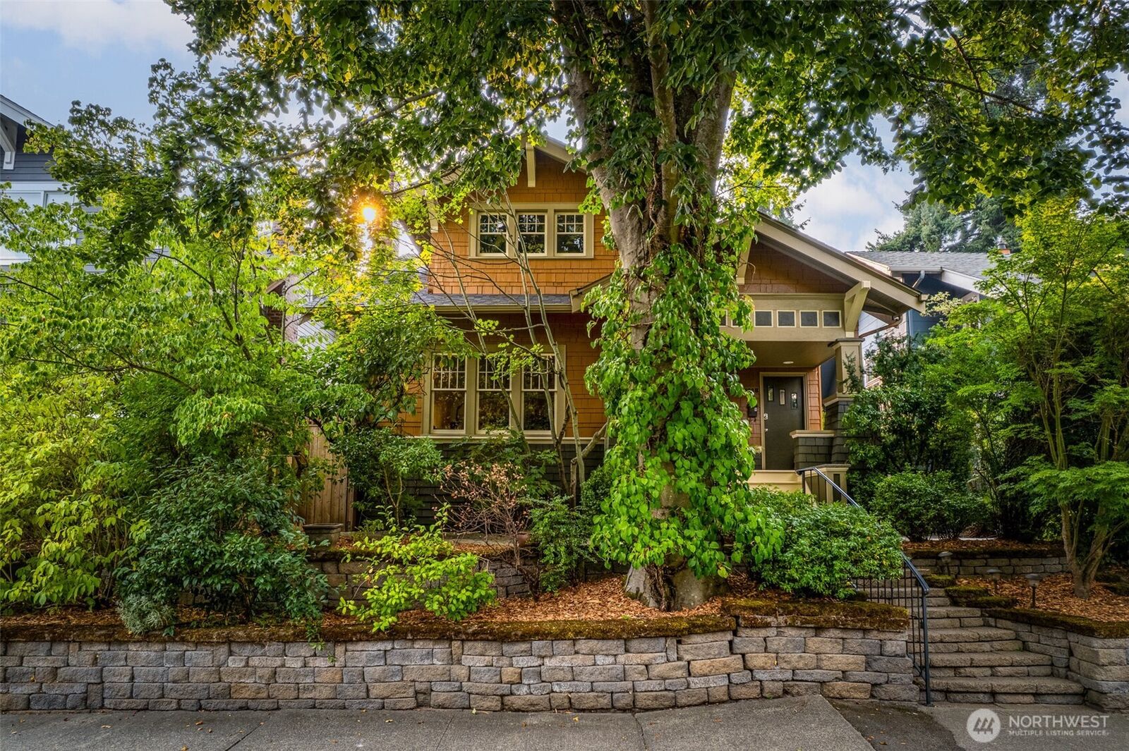 Property Photo:  611  20th Avenue E  WA 98112 