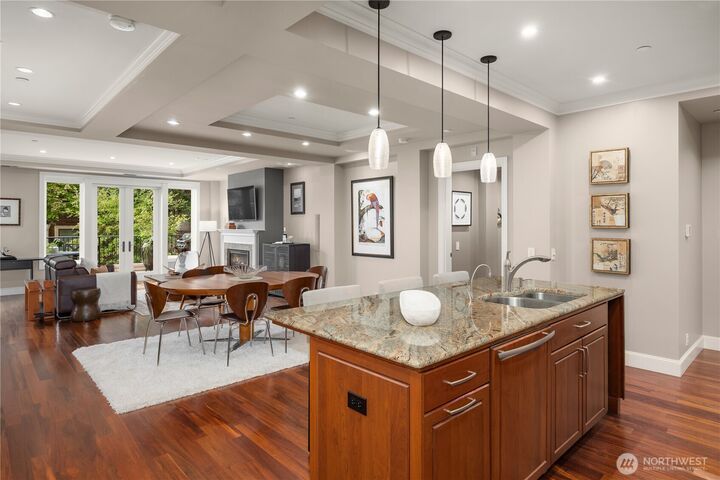 Property Photo:  1185  Broadway  E 5  WA 98102 