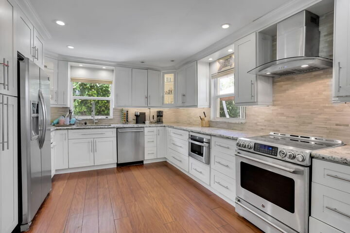 Property Photo:  915 SW 27th Way  FL 33435 