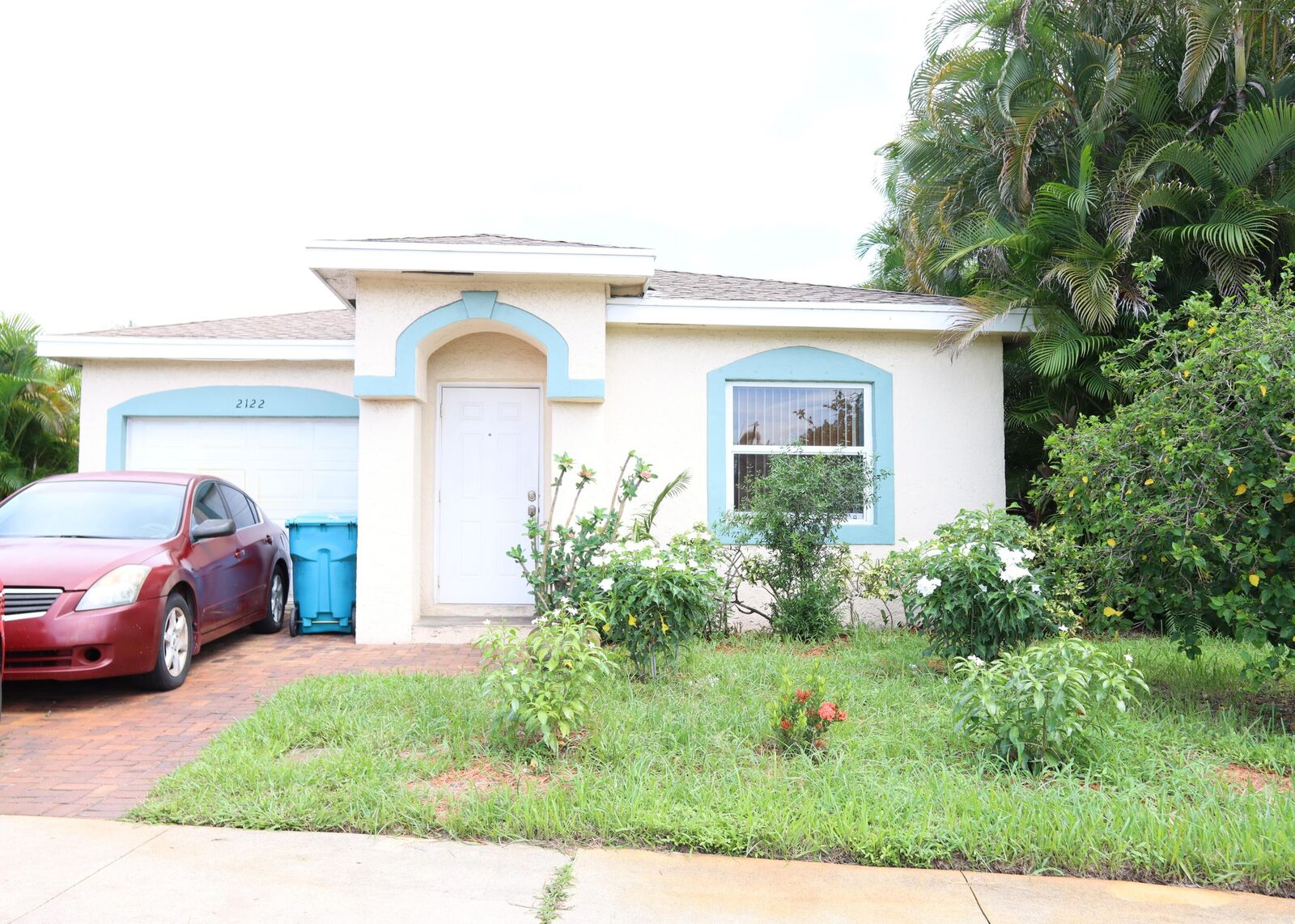 Property Photo: 2122 E E Ridge Cir E Circle E FL 33435