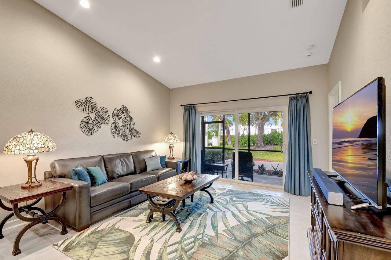 Property Photo: 9383 Bridgeport Drive FL 33411