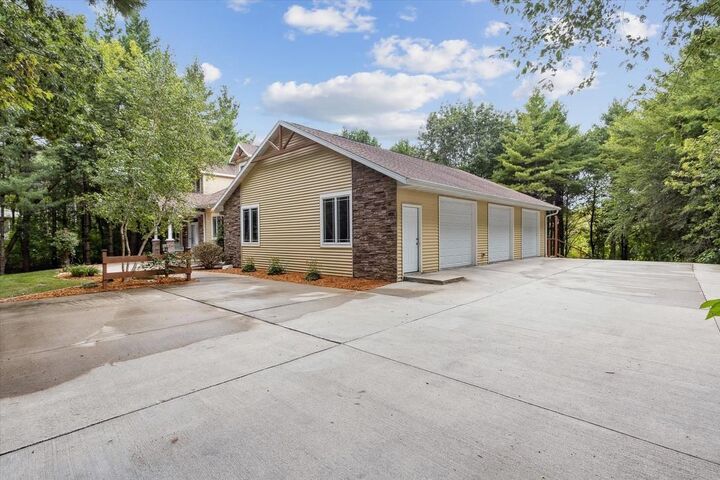 Property Photo:  9419 North Raven Court  WI 53563 