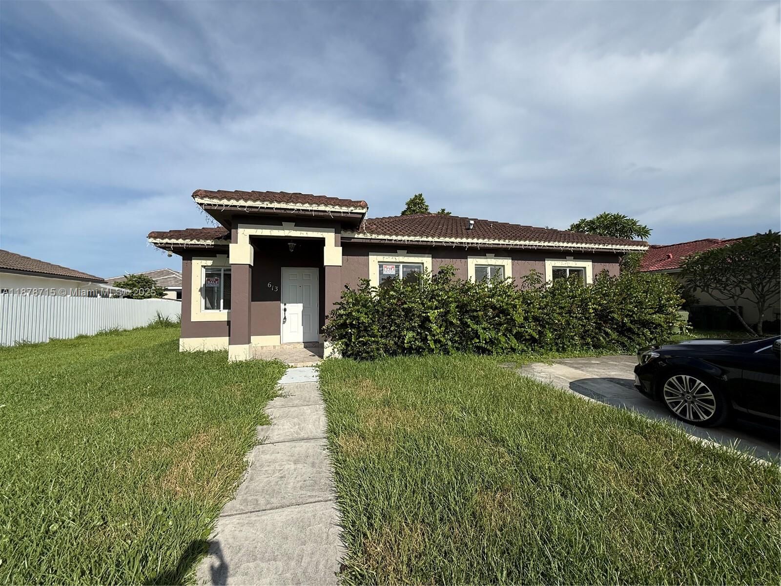 Property Photo:  613 SE 14th Pl  FL 33033 