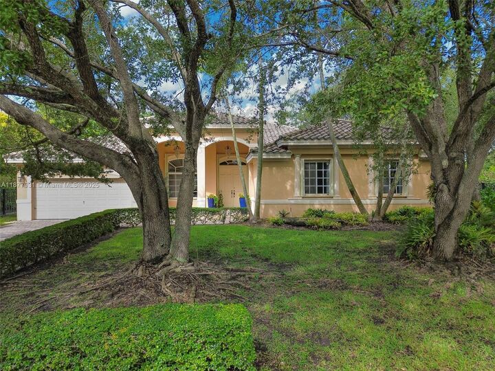 Property Photo: 16002 SW 84th Ct FL 33157