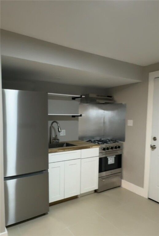 Property Photo:  646 Tarragonna St  PA 15210 