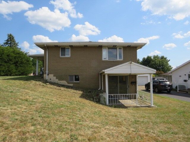 Property Photo: 548 N Gallatin Ave PA 15401