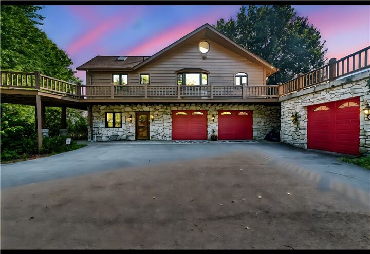 Property Photo: 260 Jennie Dr PA 15642