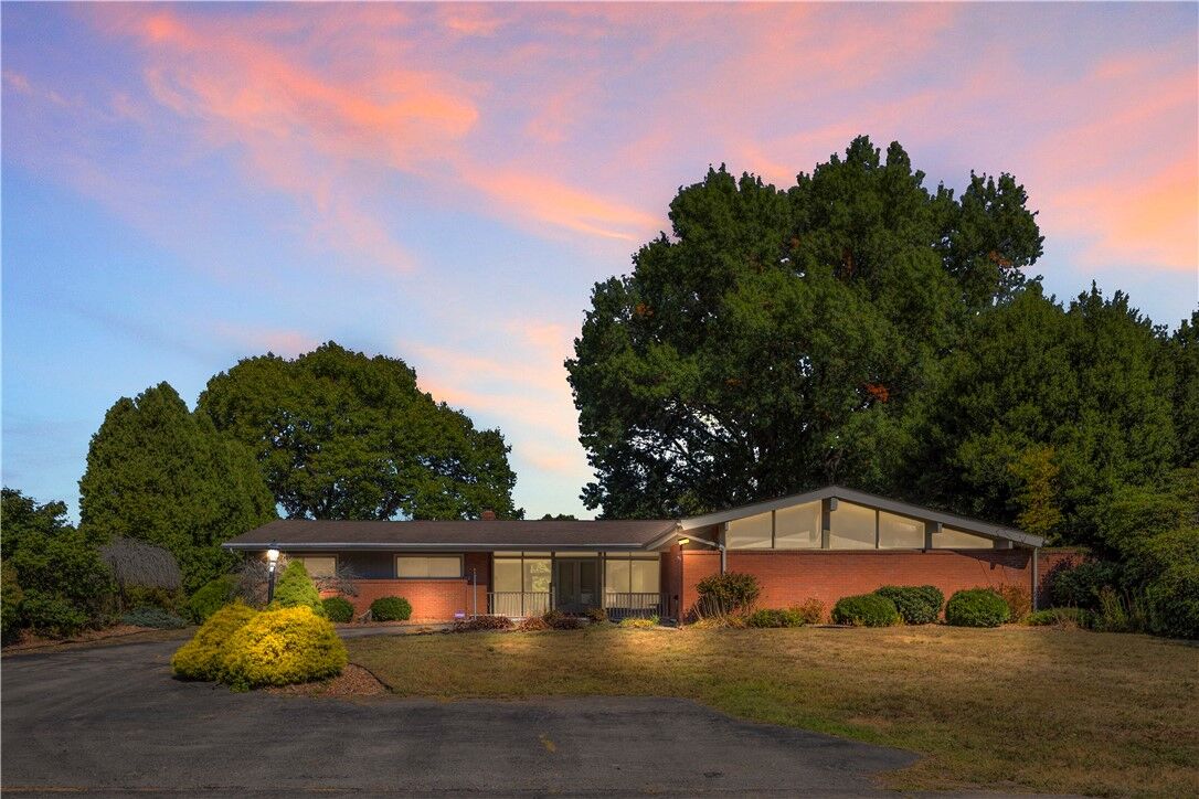 Property Photo:  112 Linden St  PA 15010 
