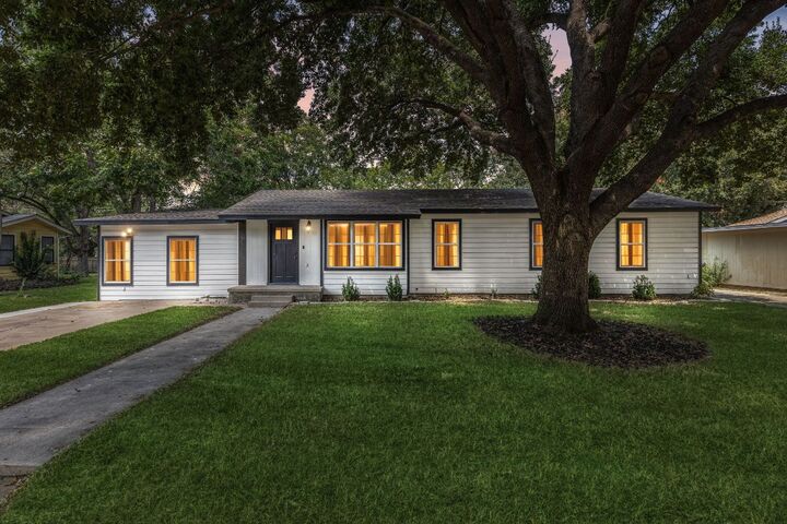Property Photo: 908 Kent Street TX 76574