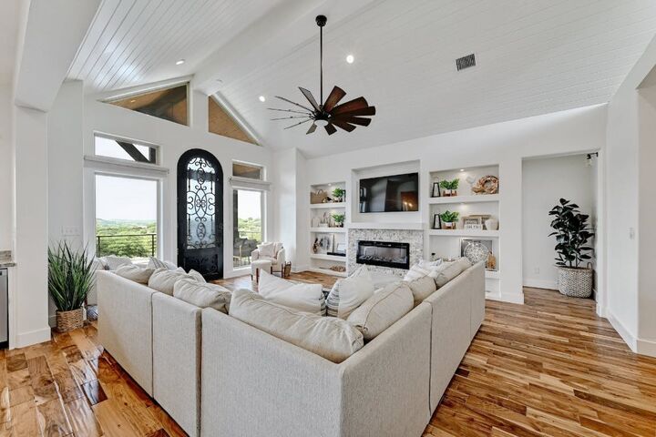 3005 Constitution Square  Lago Vista TX 78645 photo