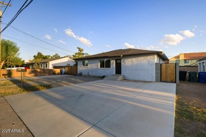 Property Photo:  427 E Crescent Avenue  AZ 85204 