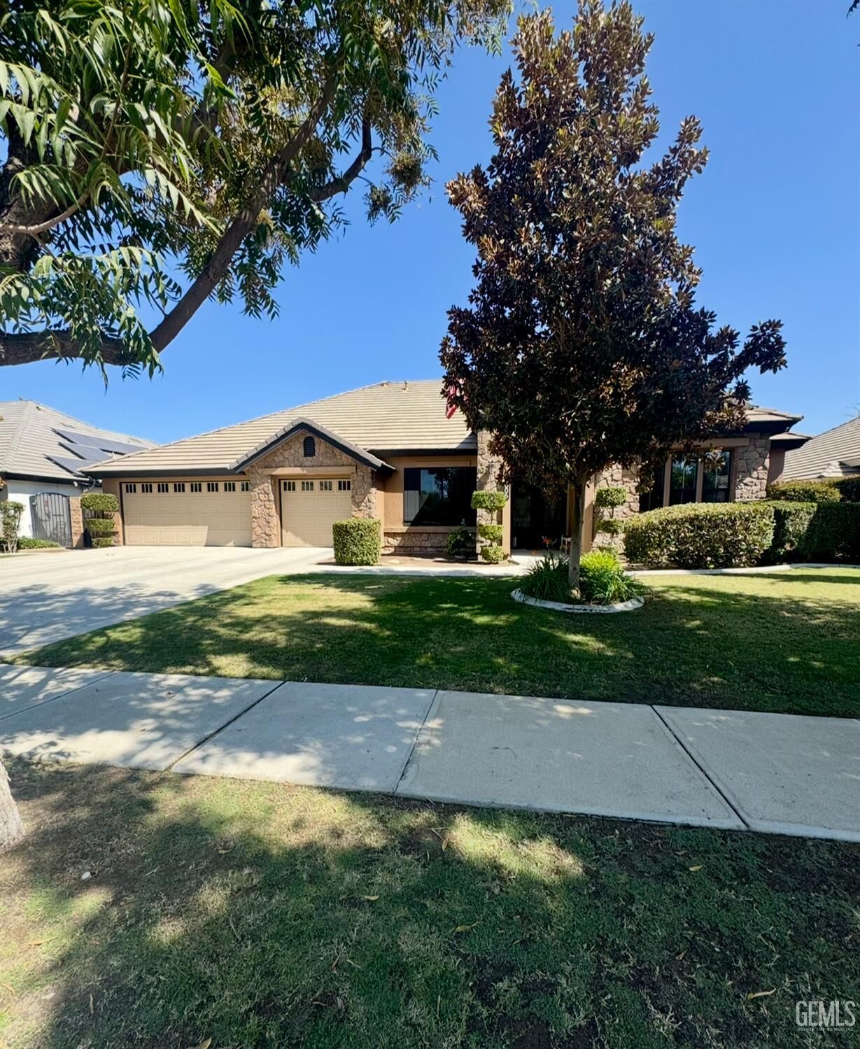Property Photo:  6006 Dartmoor Wood Avenue  CA 93314 