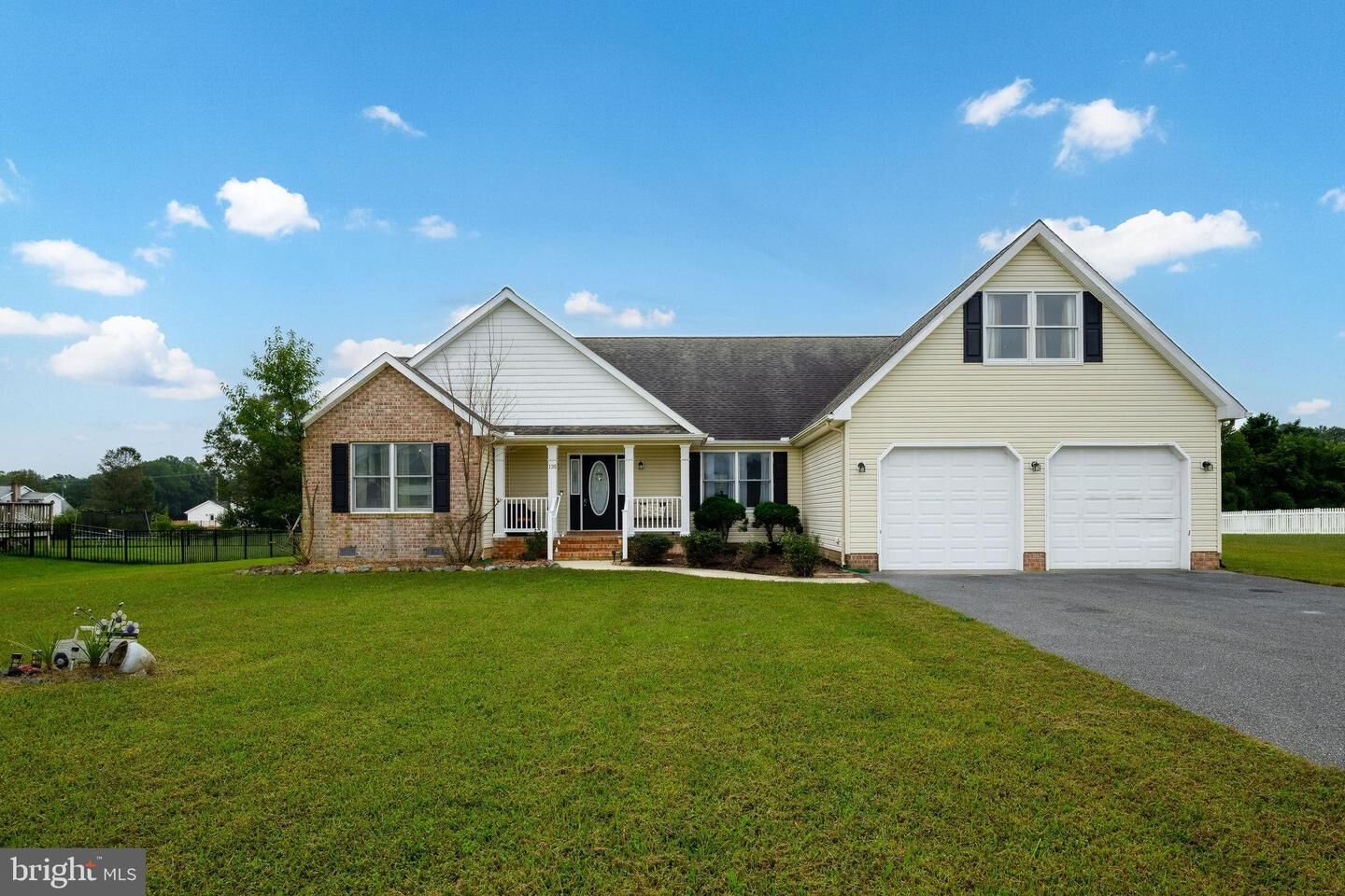 Property Photo:  135 W Nightingale Drive  DE 19963 