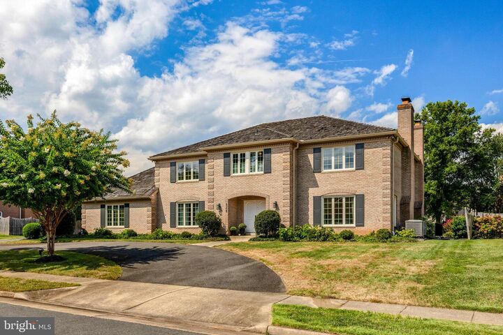Property Photo: 6305 Dunaway Court VA 22101