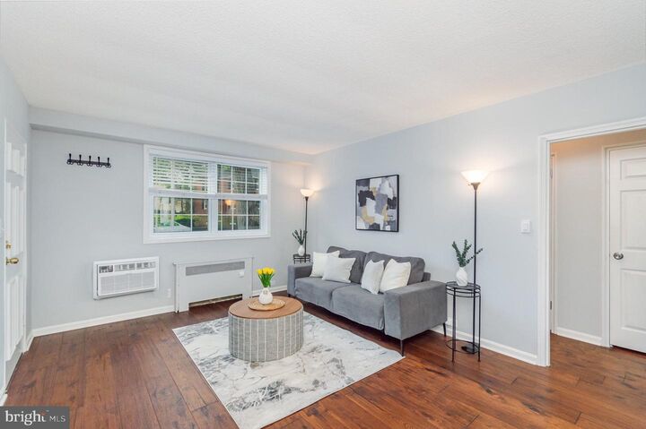 Property Photo: 4324 2nd Road N 43241 VA 22203