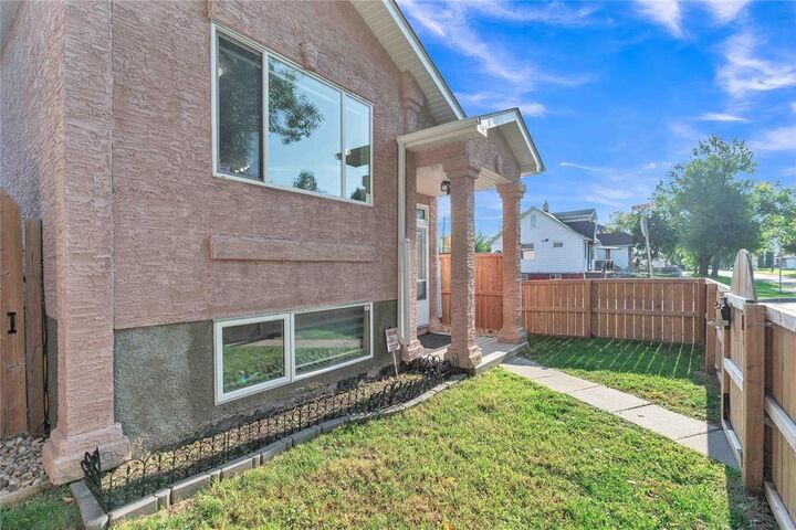 Property Photo:  1255 Manitoba Avenue  MB R2X 0K8 