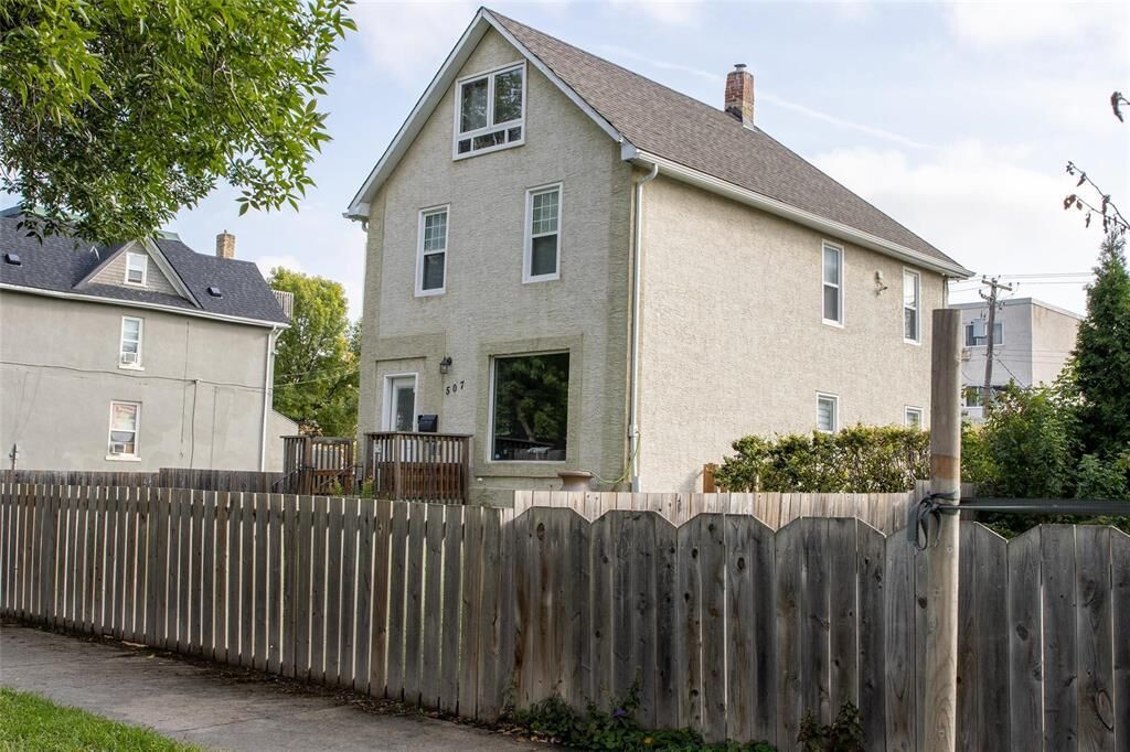 Property Photo:  507 Spence Street  MB R3B 2R8 