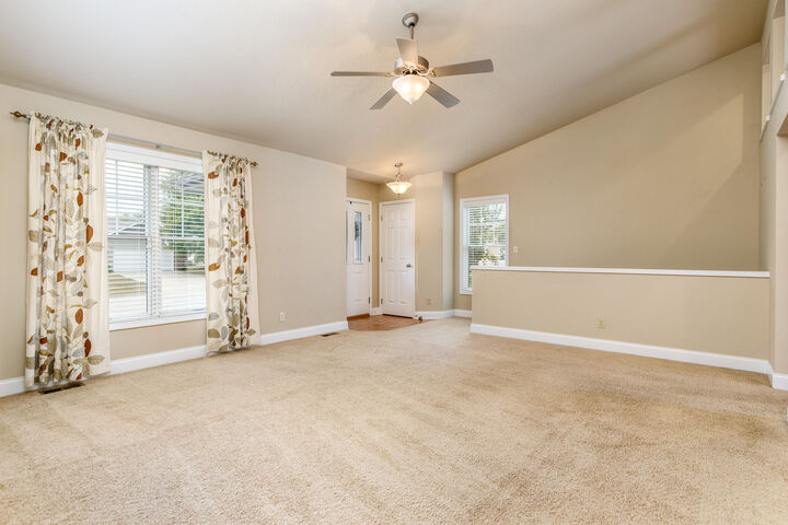 Property Photo:  822 Poe Avenue  IA 50014 
