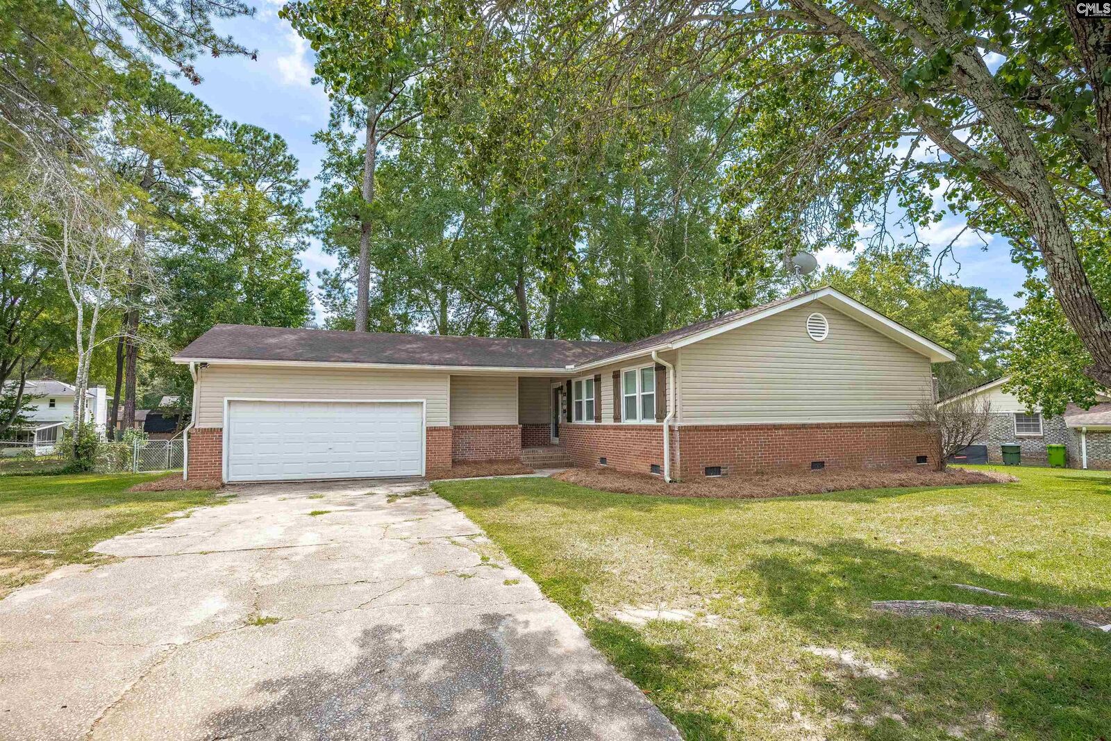 Property Photo:  219 N Royal Tower  SC 29063-2315