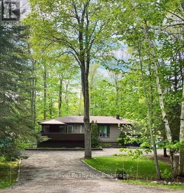 Property Photo:  28 Lannan Drive  ON L9M 0H3 