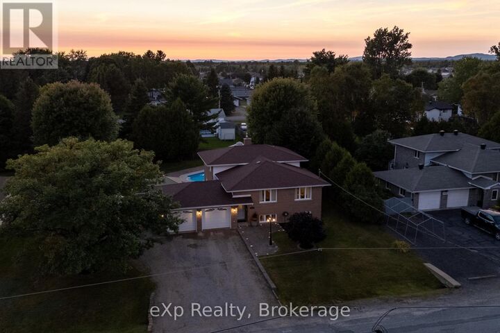 4145 Fernand Avenue  Greater Sudbury (Valley East) ON P3P 1A5 photo