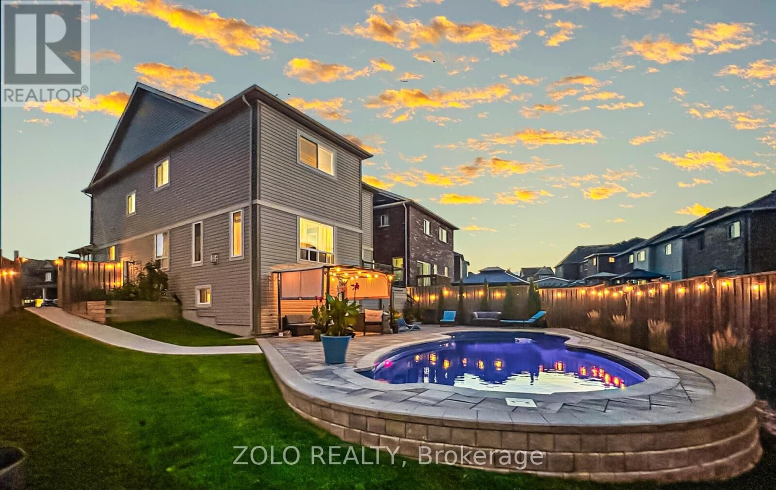 Property Photo:  504 Halo Street  ON L1H 7K4 