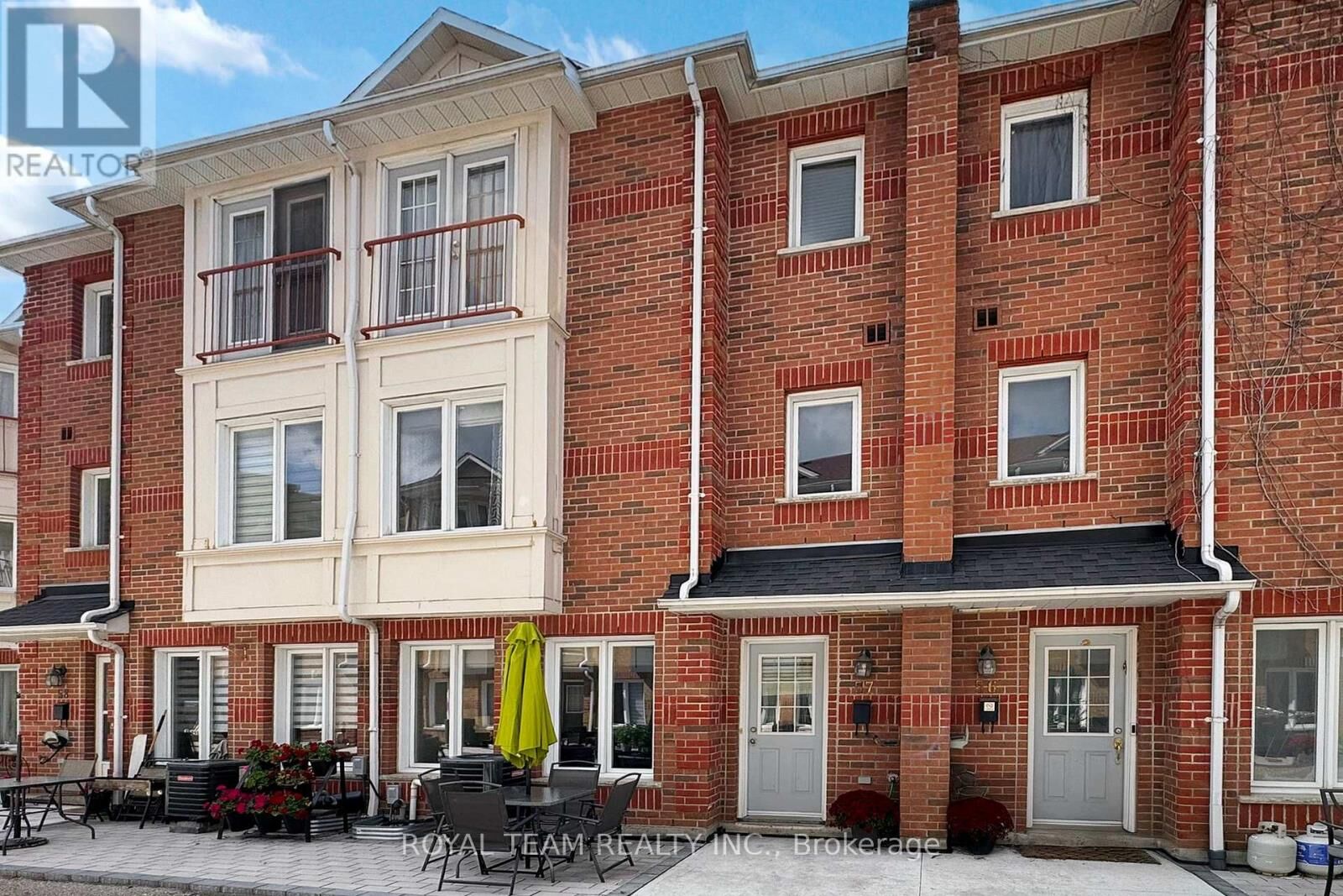 Property Photo:  151 Townsgate Drive 57  ON L4J 8J7 