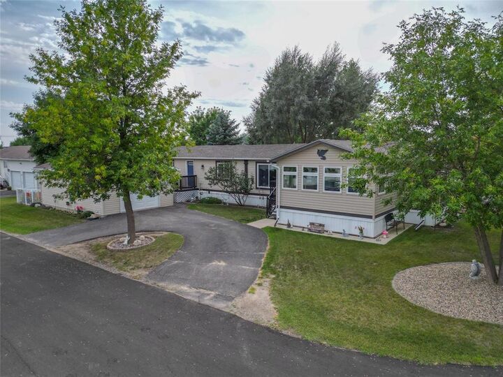 Property Photo: 22 Pelican Crescent MB R7C 1C5