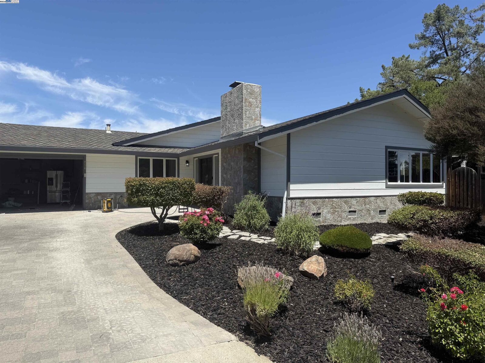 Property Photo: 174 Town And Country Dr CA 94526