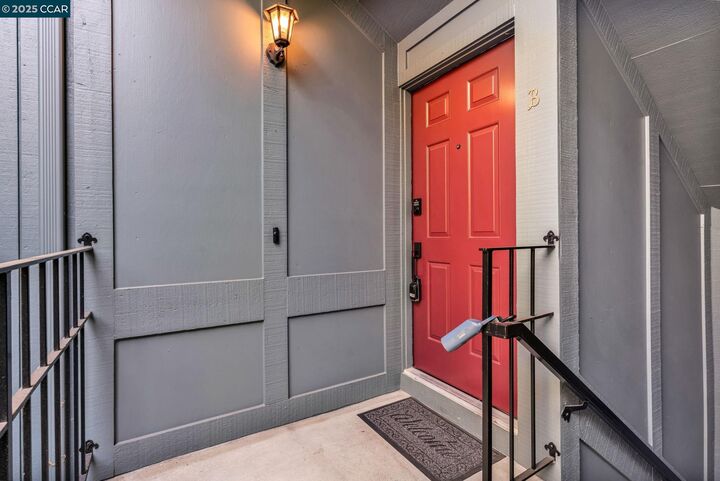 Property Photo:  236 Canyon Woods Way B  CA 94582 