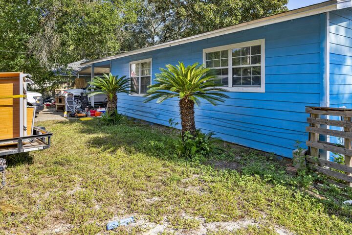 Property Photo:  214 Pine Street  FL 32548 