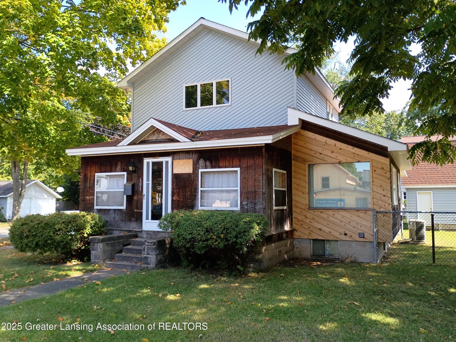 Property Photo:  601 S Cochran Avenue  MI 48813 