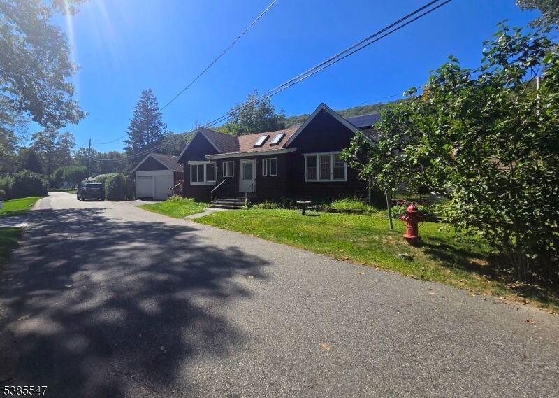 Property Photo:  61 Pequot Trl  NJ 07438 