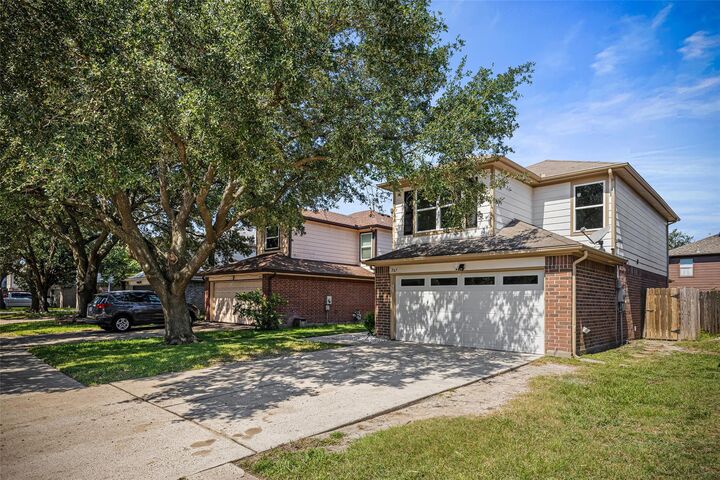 Property Photo: 747 Oak West TX 77073