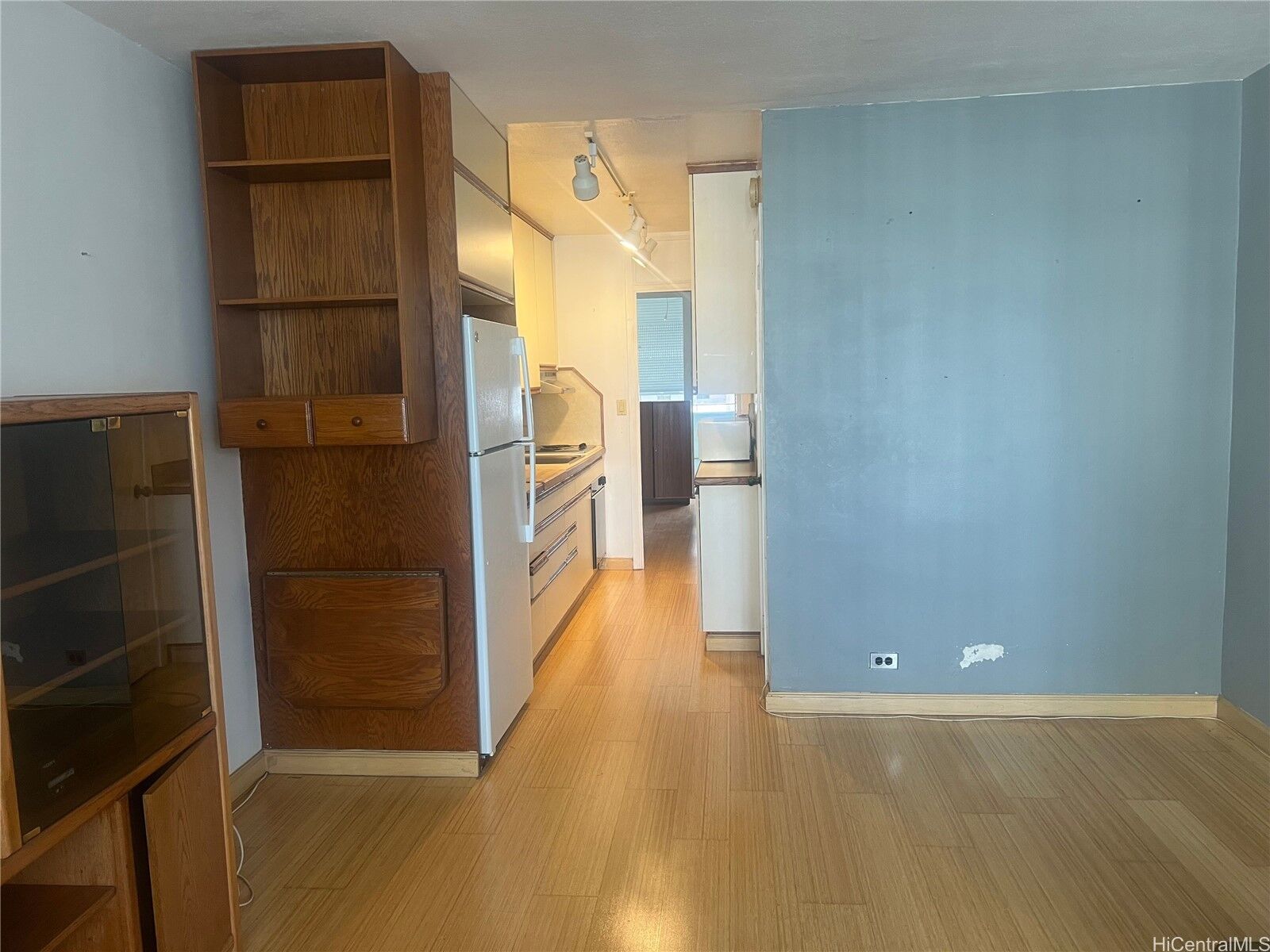 Property Photo:  425 Ena Road A1207  HI 96815 