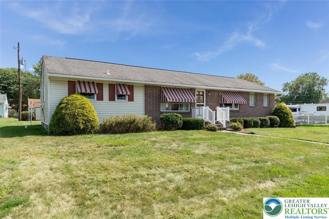 Property Photo:  4320 Winfield Terrace  PA 18045 