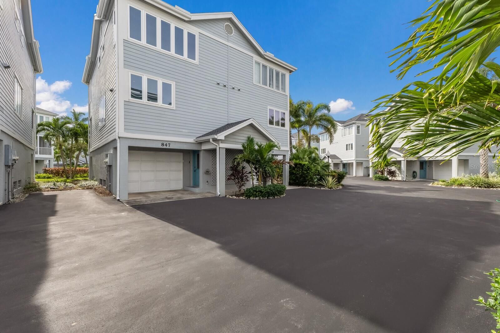 Property Photo:  847 Evergreen Way  FL 34228 