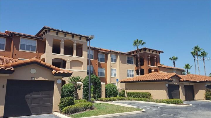 5566 Metrowest Boulevard 303  Orlando FL 32811 photo