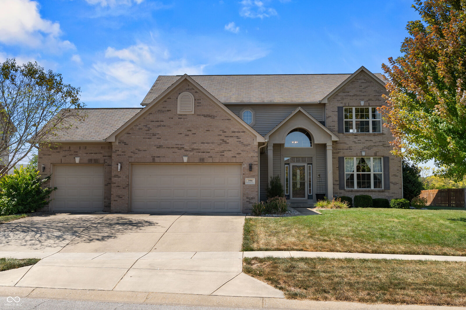 Property Photo:  2086 Woodfield Drive  IN 46143 