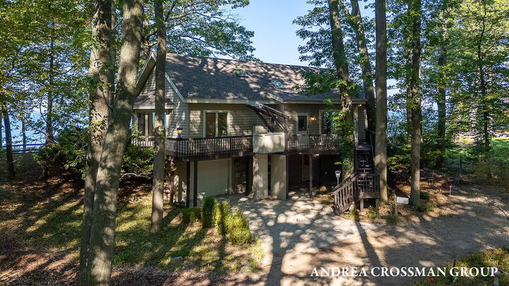 Property Photo:  2542 Lakeshore Drive  MI 49408 