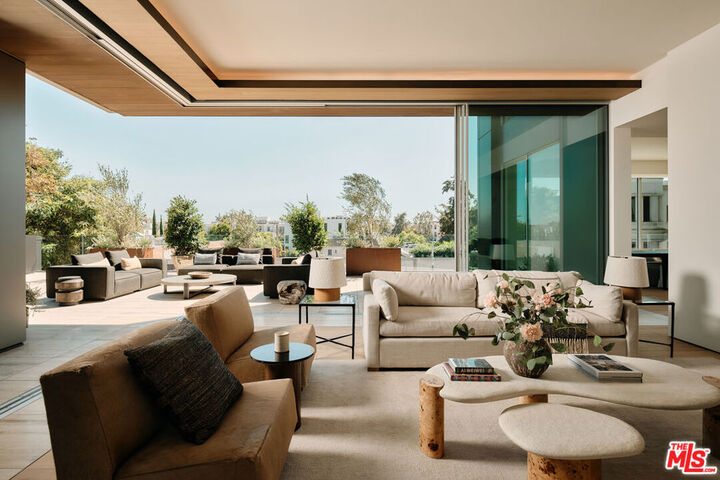 Property Photo: 8899 Beverly Boulevard 4D CA 90048