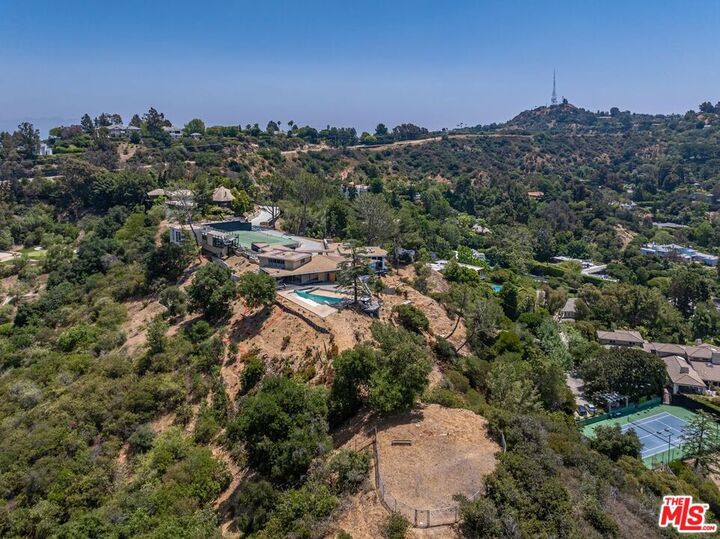 Property Photo:  2859 Coldwater Canyon Drive  CA 90210 