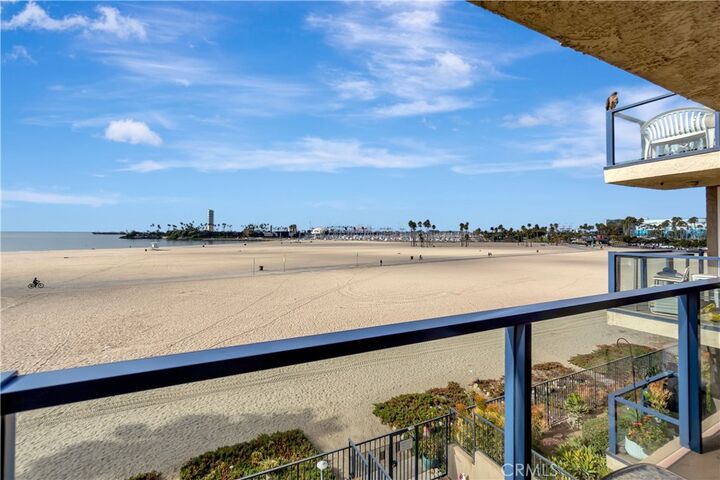 Property Photo: 1 3rd Place 302 CA 90802