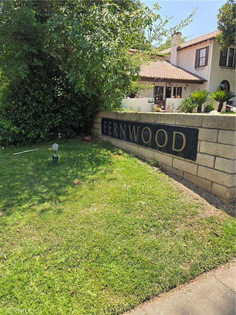 Property Photo: 254 E Fern 211 CA 92373