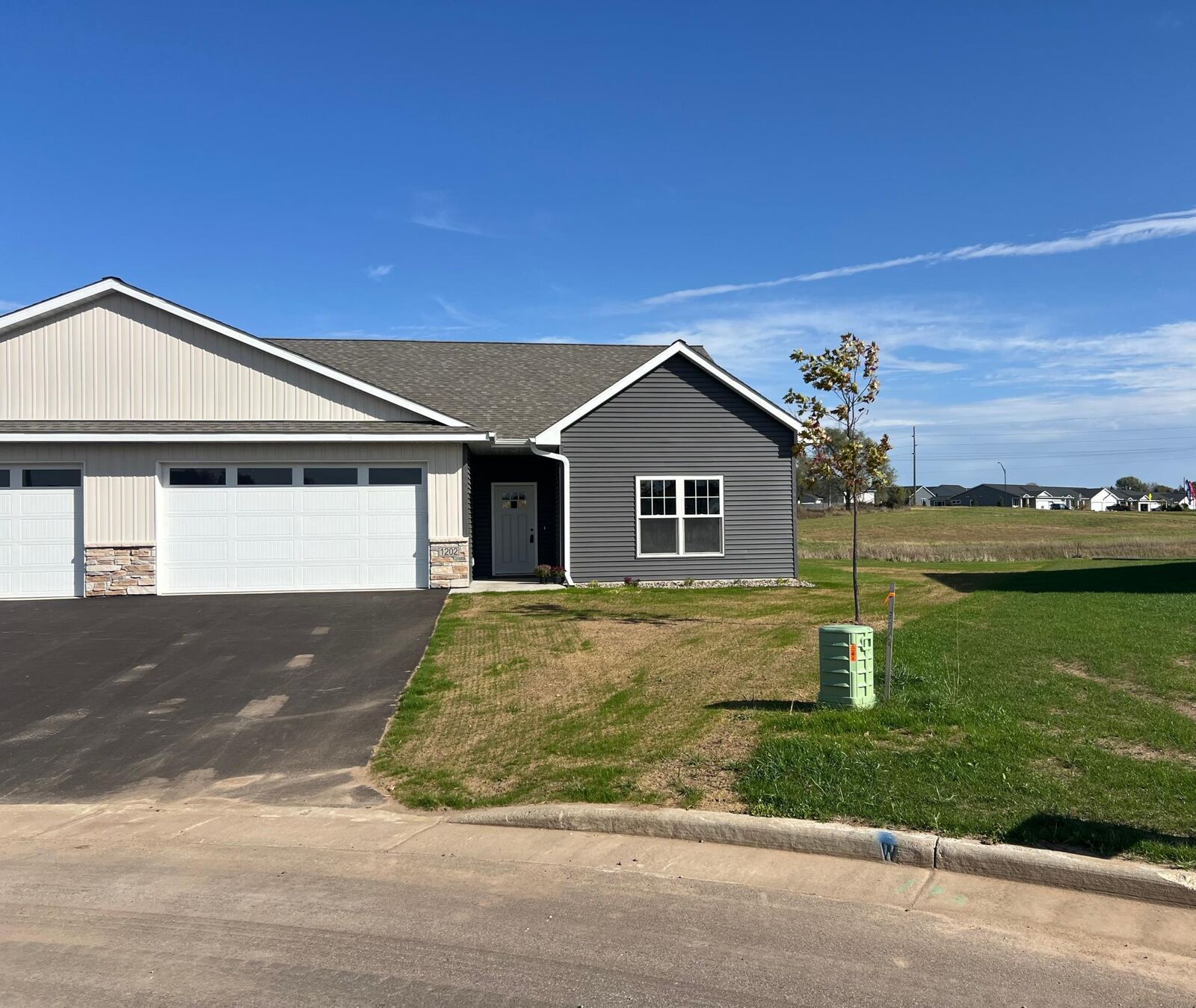 Property Photo:  1202 Poppy Court  WI 54017 