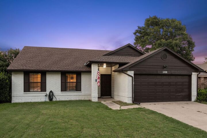 Property Photo: 1328 Superior Drive TX 75028