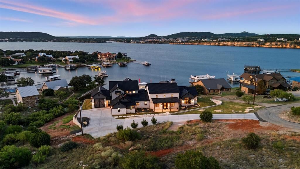 Property Photo: 1003 Wax Wing Cove TX 76449
