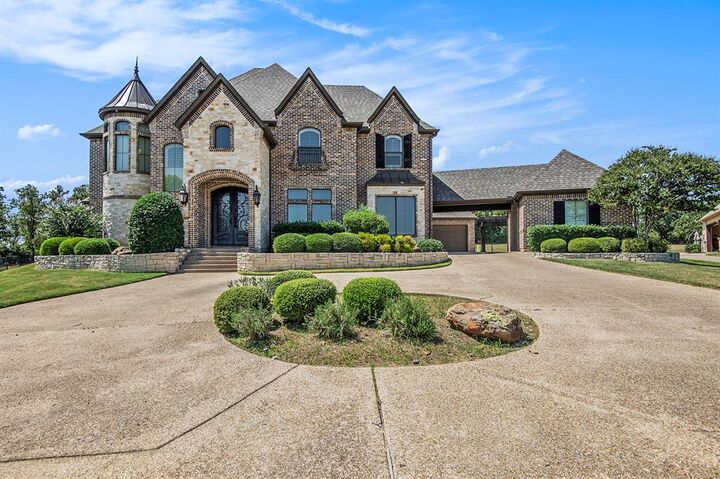 Property Photo: 6909 Heritage Oaks Drive TX 76063