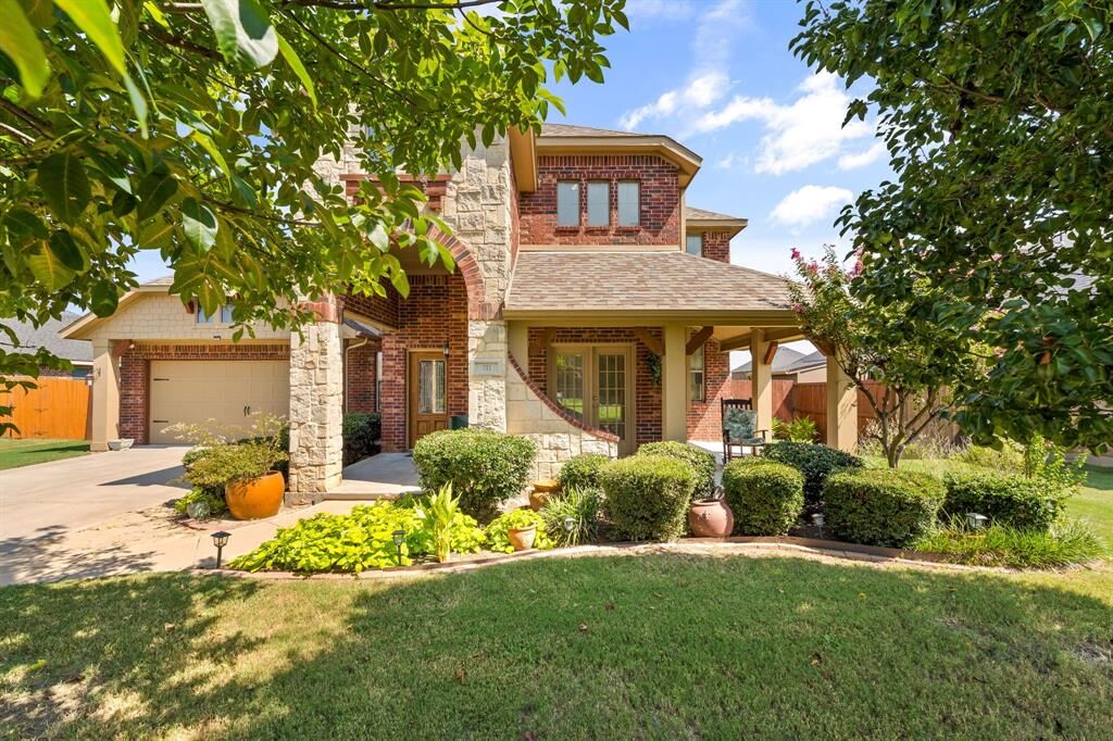 Property Photo: 111 Sumac Drive TX 75165